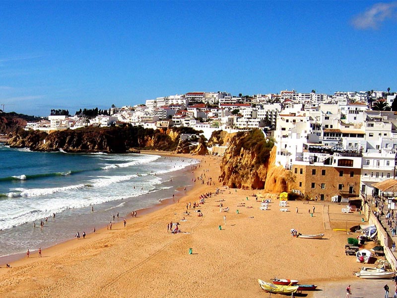 Imagem de praia em Albufeira no Algarve